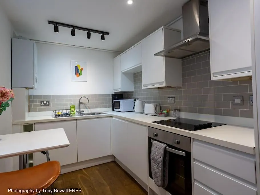 Central Seaside Home With Free Parking برايتون